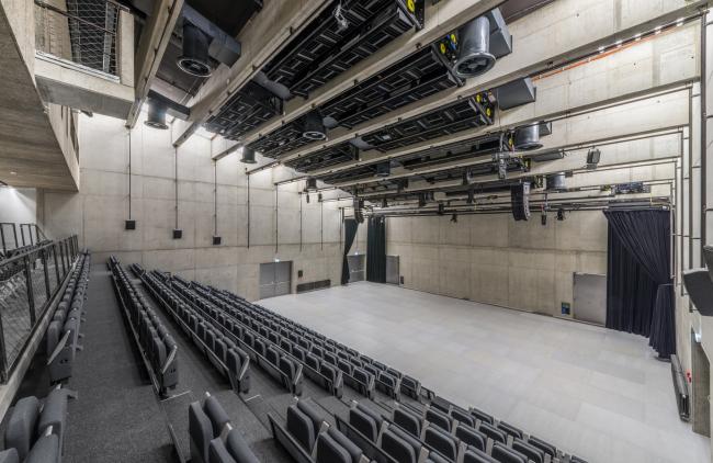 BIM建筑|外表柔嫩的混凝土建筑:DOX+ 今世艺术中间 / Petr Hajek Architekti BIM建筑|外表柔嫩的混凝土建筑:DOX+ 今世艺术中间 / Petr Hajek Architekti