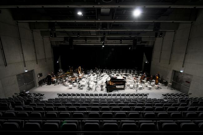 BIM建筑|外表柔嫩的混凝土建筑:DOX+ 今世艺术中间 / Petr Hajek Architekti BIM建筑|外表柔嫩的混凝土建筑:DOX+ 今世艺术中间 / Petr Hajek Architekti