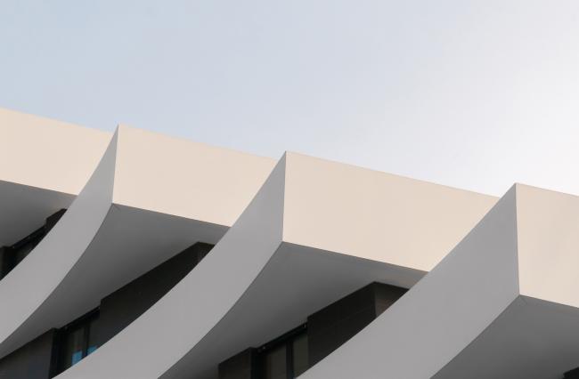 BIM建筑|自由曲线修建的白色雕塑:湖畔天台公寓 BIM建筑|自由曲线修建的白色雕塑:湖畔天台公寓