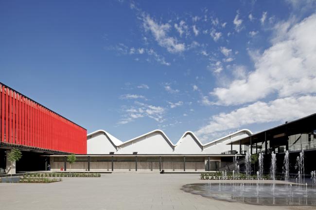 BIM建筑|现代金属质感,自由海浪屋顶诠释跨越50年时空的工场重构 BIM建筑|现代金属质感,自由海浪屋顶诠释跨越50年时空的工场重构