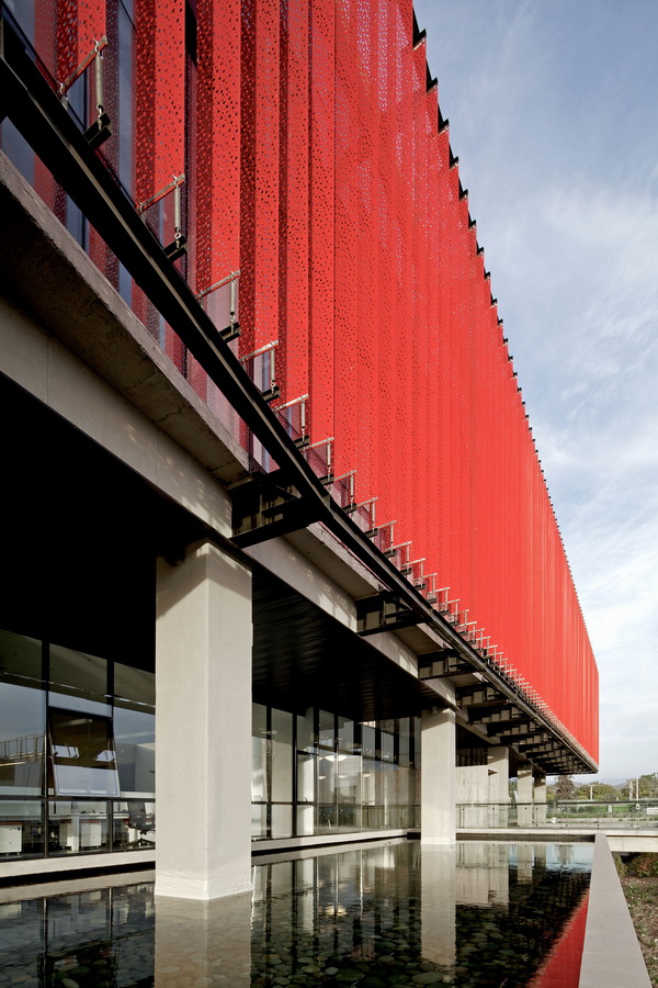 BIM建筑|现代金属质感,自由海浪屋顶诠释跨越50年时空的工场重构 BIM建筑|现代金属质感,自由海浪屋顶诠释跨越50年时空的工场重构