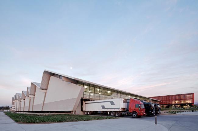 BIM建筑|现代金属质感,自由海浪屋顶诠释跨越50年时空的工场重构 BIM建筑|现代金属质感,自由海浪屋顶诠释跨越50年时空的工场重构