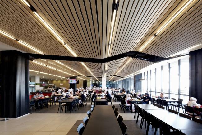 BIM建筑|现代金属质感,自由海浪屋顶诠释跨越50年时空的工场重构 BIM建筑|现代金属质感,自由海浪屋顶诠释跨越50年时空的工场重构