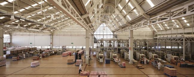 BIM建筑|现代金属质感,自由海浪屋顶诠释跨越50年时空的工场重构 BIM建筑|现代金属质感,自由海浪屋顶诠释跨越50年时空的工场重构