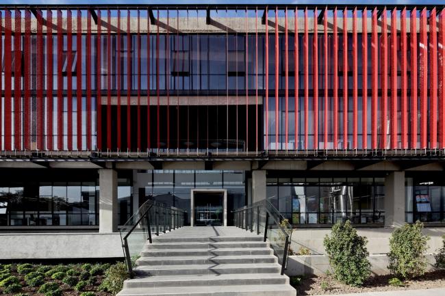 BIM建筑|现代金属质感,自由海浪屋顶诠释跨越50年时空的工场重构 BIM建筑|现代金属质感,自由海浪屋顶诠释跨越50年时空的工场重构