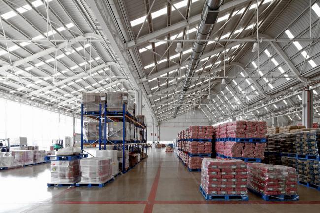 BIM建筑|现代金属质感,自由海浪屋顶诠释跨越50年时空的工场重构 BIM建筑|现代金属质感,自由海浪屋顶诠释跨越50年时空的工场重构