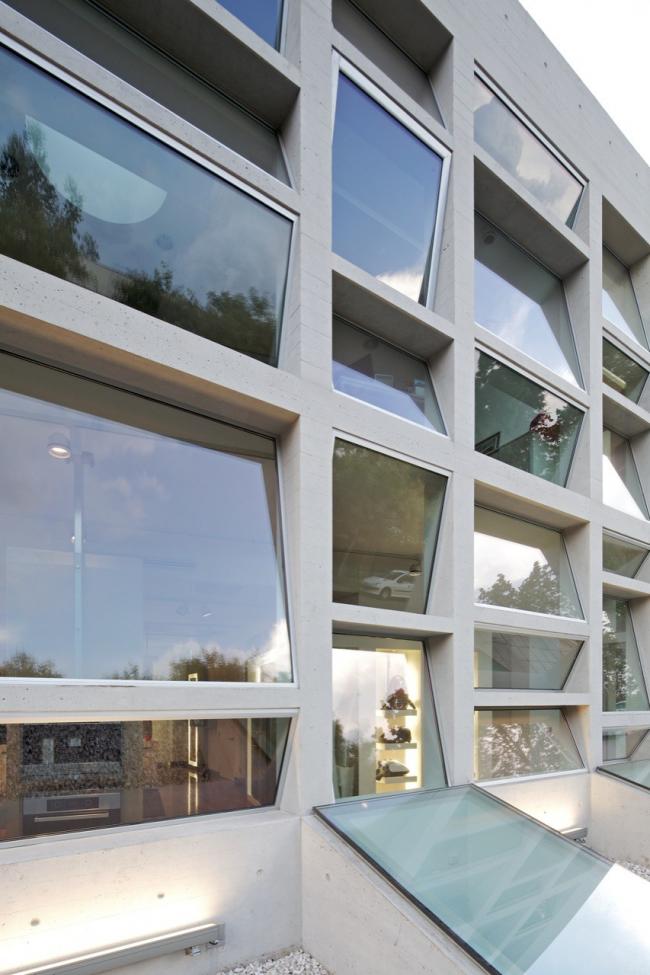 BIM建筑|斑斓亮丽,置在路边的宏大都会展览柜:米勒公司美术展览馆 BIM建筑|斑斓亮丽,置在路边的宏大都会展览柜:米勒公司美术展览馆