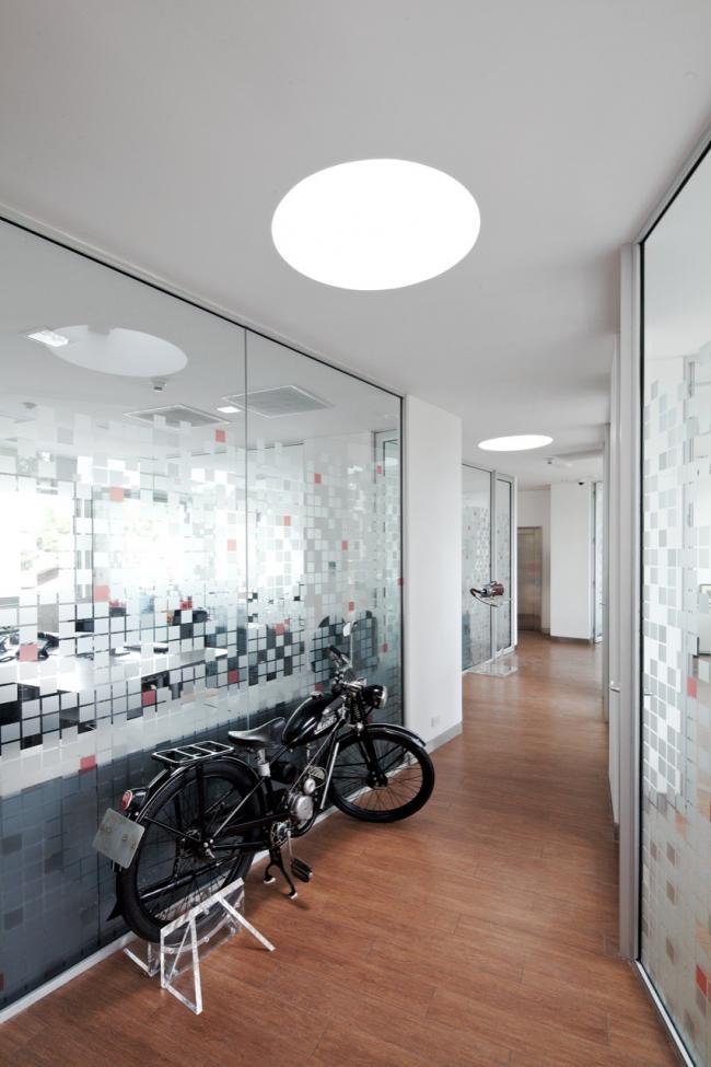 BIM建筑|斑斓亮丽,置在路边的宏大都会展览柜:米勒公司美术展览馆 BIM建筑|斑斓亮丽,置在路边的宏大都会展览柜:米勒公司美术展览馆