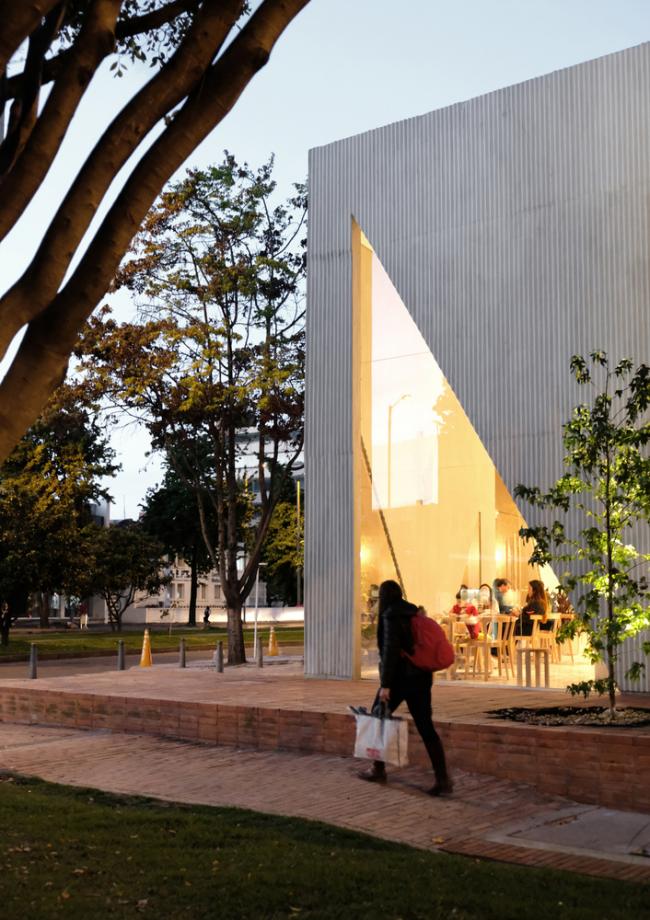 BIM建筑|三角的克意与方形鸿沟搭构而成的高等时尚感:哥伦比亚Masa餐厅 BIM建筑|三角的克意与方形鸿沟搭构而成的高等时尚感:哥伦比亚Masa餐厅