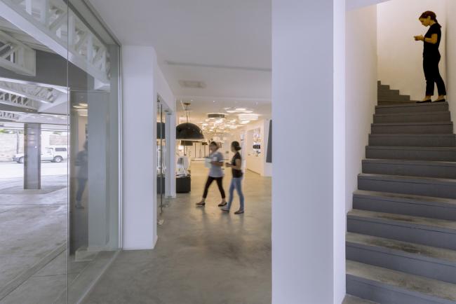 BIM建筑|织物的柔柔通透与几何金属的碰撞:厄瓜多尔贸易零售店面 BIM建筑|织物的柔柔通透与几何金属的碰撞:厄瓜多尔贸易零售店面