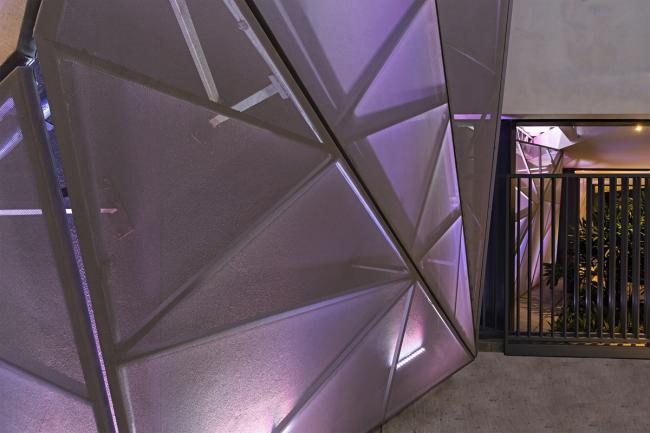 BIM建筑|织物的柔柔通透与几何金属的碰撞:厄瓜多尔贸易零售店面 BIM建筑|织物的柔柔通透与几何金属的碰撞:厄瓜多尔贸易零售店面