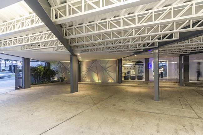 BIM建筑|织物的柔柔通透与几何金属的碰撞:厄瓜多尔贸易零售店面 BIM建筑|织物的柔柔通透与几何金属的碰撞:厄瓜多尔贸易零售店面