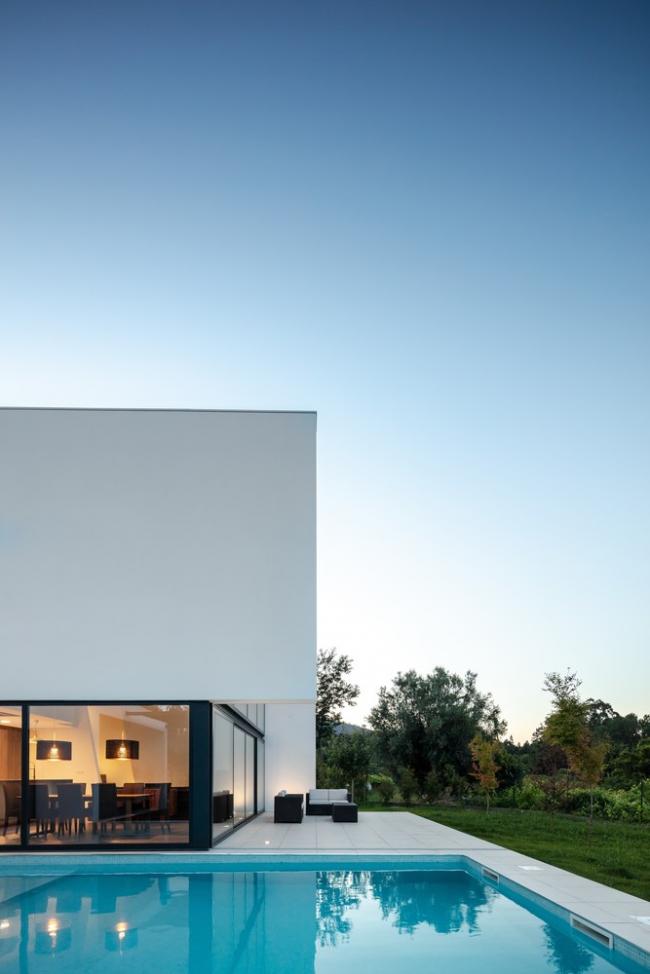 BIM建筑|葡萄牙村落与后现代主义下谱奏的现代村歌:Gafarim之家 BIM建筑|葡萄牙村落与后现代主义下谱奏的现代村歌:Gafarim之家