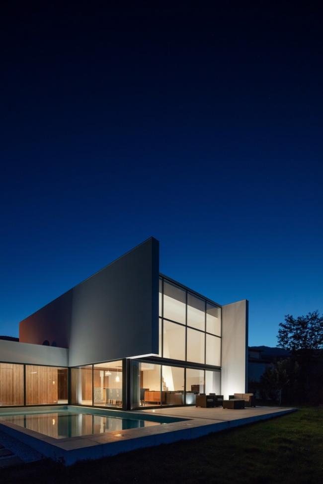 BIM建筑|葡萄牙村落与后现代主义下谱奏的现代村歌:Gafarim之家 BIM建筑|葡萄牙村落与后现代主义下谱奏的现代村歌:Gafarim之家