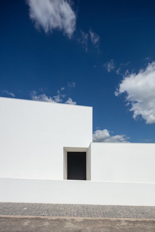 BIM建筑|葡萄牙村落与后现代主义下谱奏的现代村歌:Gafarim之家 BIM建筑|葡萄牙村落与后现代主义下谱奏的现代村歌:Gafarim之家
