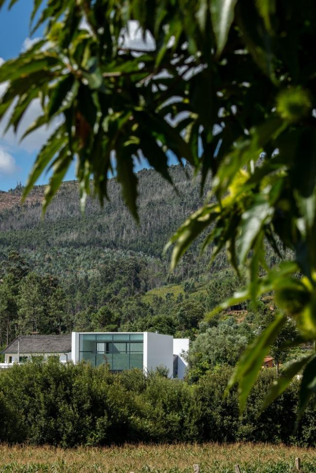 BIM建筑|葡萄牙村落与后现代主义下谱奏的现代村歌:Gafarim之家 BIM建筑|葡萄牙村落与后现代主义下谱奏的现代村歌:Gafarim之家