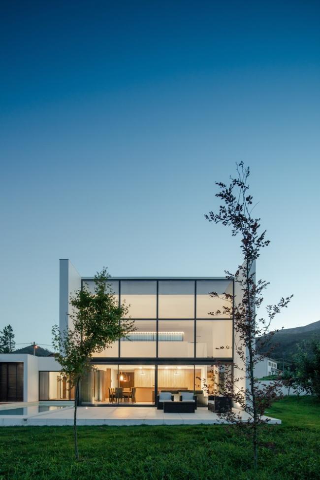 BIM建筑|葡萄牙村落与后现代主义下谱奏的现代村歌:Gafarim之家 BIM建筑|葡萄牙村落与后现代主义下谱奏的现代村歌:Gafarim之家