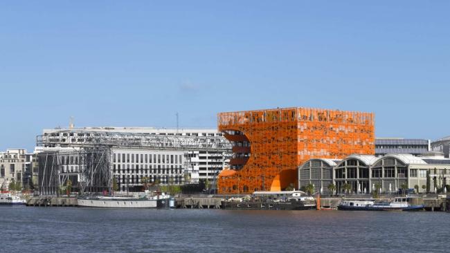 BIM建筑|建筑的几何机变演绎,橙色立方体中的曲面球体:里昂文化中间 BIM建筑|建筑的几何机变演绎,橙色立方体中的曲面球体:里昂文化中间