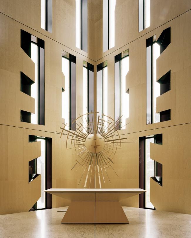 BIM建筑|耐久弥新,随时光沉淀幻化外表的挪威松木教堂 BIM建筑|耐久弥新,随时光沉淀幻化外表的挪威松木教堂