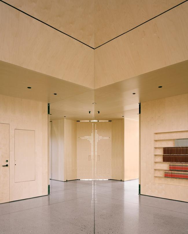 BIM建筑|耐久弥新,随时光沉淀幻化外表的挪威松木教堂 BIM建筑|耐久弥新,随时光沉淀幻化外表的挪威松木教堂