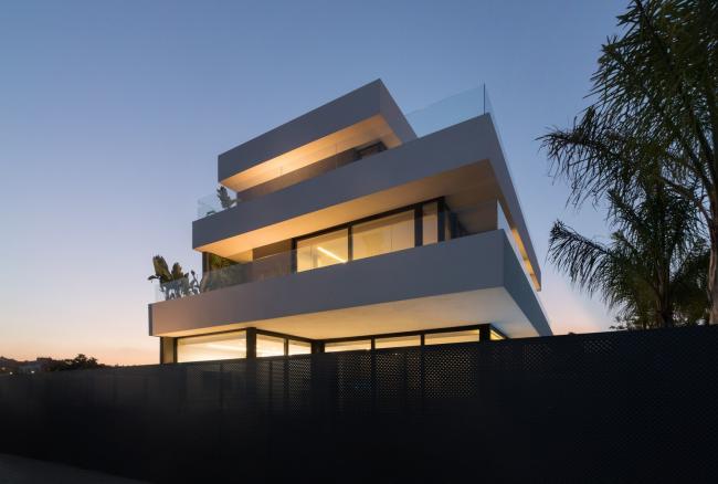 BIM建筑|年夜简至繁,横条纹也能小清爽的西班牙水族馆室第 BIM建筑|年夜简至繁,横条纹也能小清爽的西班牙水族馆室第