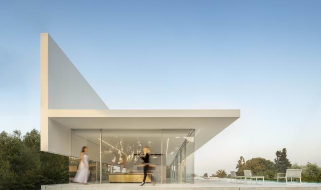 BIM建筑|在宏大的“T”形屋顶上远眺海面:霍夫曼之家 BIM建筑|在宏大的“T”形屋顶上远眺海面:霍夫曼之家