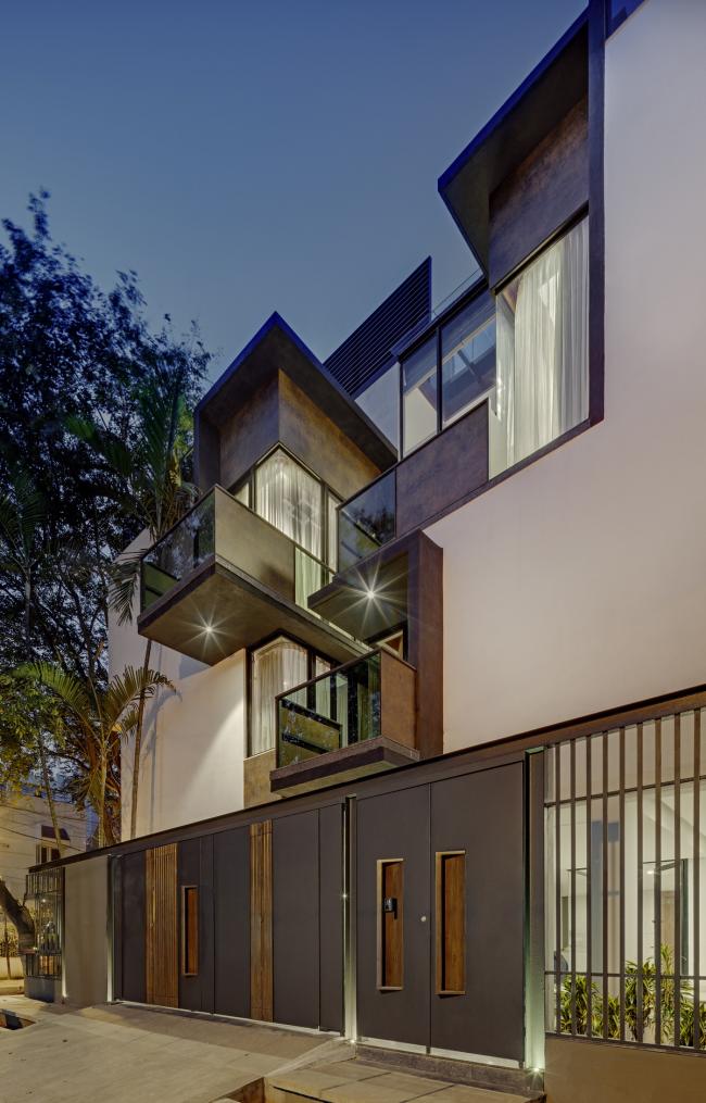 BIM建筑|凹凸错落,打破秩序:班加罗尔 RL室第 / SDeG BIM建筑|凹凸错落,打破秩序:班加罗尔 RL室第 / SDeG