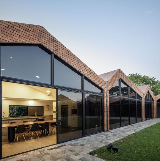 BIM建筑|仿佛散落地上随风起褶皱的方丝帕:El Cortijo之家 BIM建筑|仿佛散落地上随风起褶皱的方丝帕:El Cortijo之家