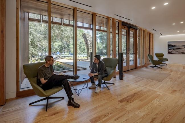 BIM建筑|光影斑驳,坐落湖畔的学术交换中间 BIM建筑|光影斑驳,坐落湖畔的学术交换中间