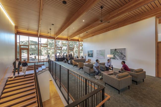 BIM建筑|光影斑驳,坐落湖畔的学术交换中间 BIM建筑|光影斑驳,坐落湖畔的学术交换中间