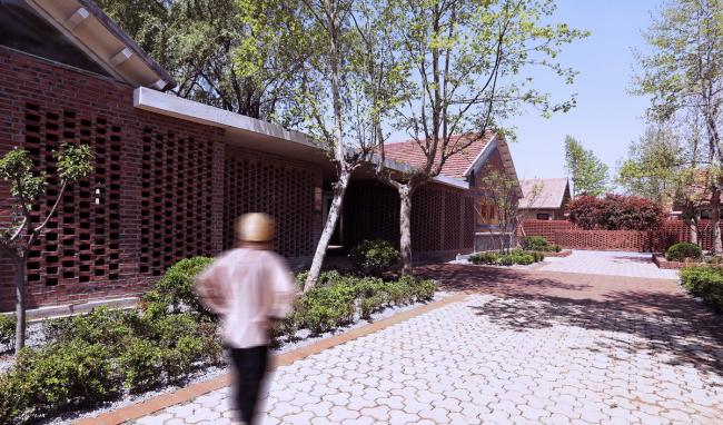 BIM建筑|律动的砖红花圃:日照1971研学营地旧黉舍改革 / DK年夜可建筑设计 BIM建筑|律动的砖红花圃:日照1971研学营地旧黉舍改革 / DK年夜可建筑设计