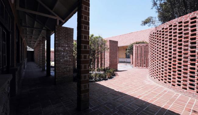 BIM建筑|律动的砖红花圃:日照1971研学营地旧黉舍改革 / DK年夜可建筑设计 BIM建筑|律动的砖红花圃:日照1971研学营地旧黉舍改革 / DK年夜可建筑设计