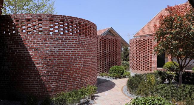 BIM建筑|律动的砖红花圃:日照1971研学营地旧黉舍改革 / DK年夜可建筑设计 BIM建筑|律动的砖红花圃:日照1971研学营地旧黉舍改革 / DK年夜可建筑设计