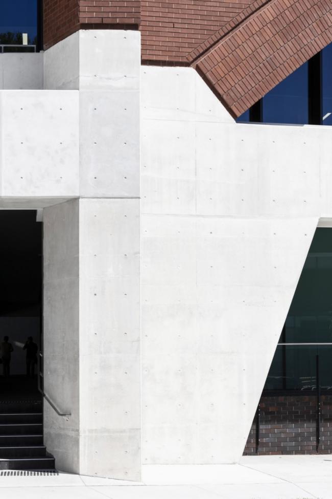 BIM建筑|巨型拱门“支持”下的红砖建筑:悉尼铁路运营中间 BIM建筑|巨型拱门“支持”下的红砖建筑:悉尼铁路运营中间