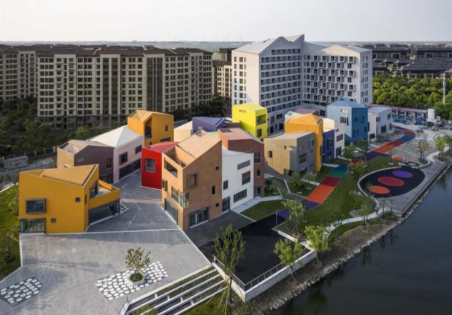 BIM建筑|老集市的味道,儿时记忆里的颜色:上海临港新城社区贸易中间 / 上海中房建筑设计 BIM建筑|老集市的味道,儿时记忆里的颜色:上海临港新城社区贸易中间 / 上海中房建筑设计