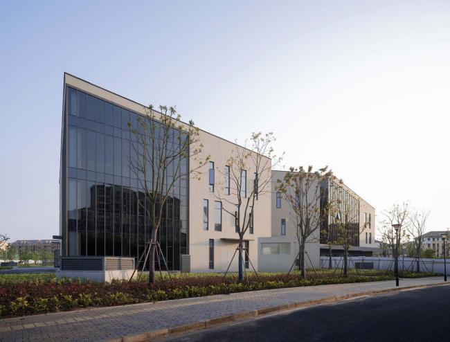 BIM建筑|老集市的味道,儿时记忆里的颜色:上海临港新城社区贸易中间 / 上海中房建筑设计 BIM建筑|老集市的味道,儿时记忆里的颜色:上海临港新城社区贸易中间 / 上海中房建筑设计