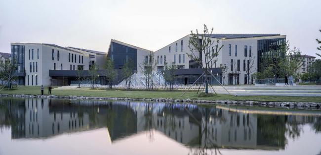 BIM建筑|老集市的味道,儿时记忆里的颜色:上海临港新城社区贸易中间 / 上海中房建筑设计 BIM建筑|老集市的味道,儿时记忆里的颜色:上海临港新城社区贸易中间 / 上海中房建筑设计