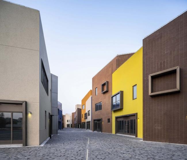 BIM建筑|老集市的味道,儿时记忆里的颜色:上海临港新城社区贸易中间 / 上海中房建筑设计 BIM建筑|老集市的味道,儿时记忆里的颜色:上海临港新城社区贸易中间 / 上海中房建筑设计