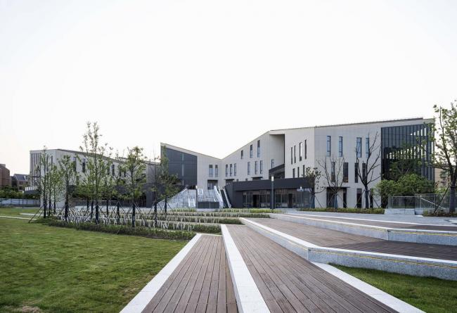 BIM建筑|老集市的味道,儿时记忆里的颜色:上海临港新城社区贸易中间 / 上海中房建筑设计 BIM建筑|老集市的味道,儿时记忆里的颜色:上海临港新城社区贸易中间 / 上海中房建筑设计