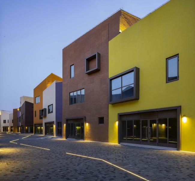 BIM建筑|老集市的味道,儿时记忆里的颜色:上海临港新城社区贸易中间 / 上海中房建筑设计 BIM建筑|老集市的味道,儿时记忆里的颜色:上海临港新城社区贸易中间 / 上海中房建筑设计