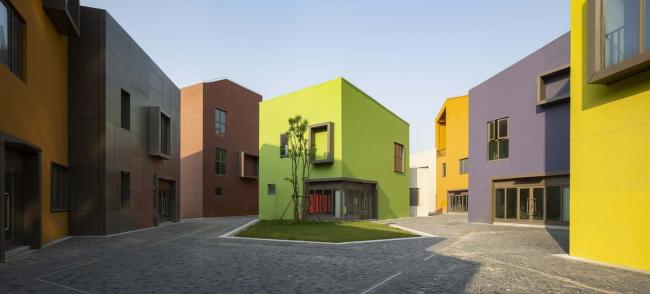 BIM建筑|老集市的味道,儿时记忆里的颜色:上海临港新城社区贸易中间 / 上海中房建筑设计 BIM建筑|老集市的味道,儿时记忆里的颜色:上海临港新城社区贸易中间 / 上海中房建筑设计