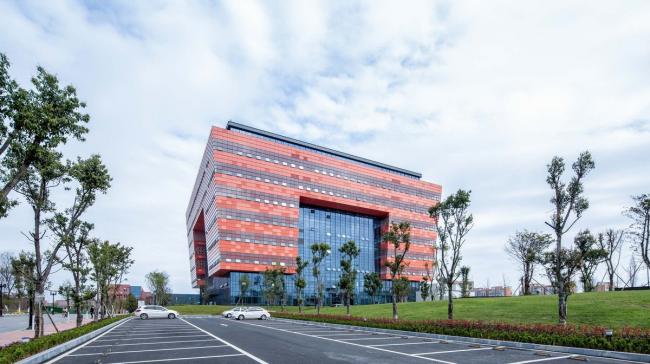 BIM建筑|沃野平原上的一盏“年夜红灯笼”:成都年夜学新藏书楼 / 中国建筑西南设计研讨院 BIM建筑|沃野平原上的一盏“年夜红灯笼”:成都年夜学新藏书楼 / 中国建筑西南设计研讨院