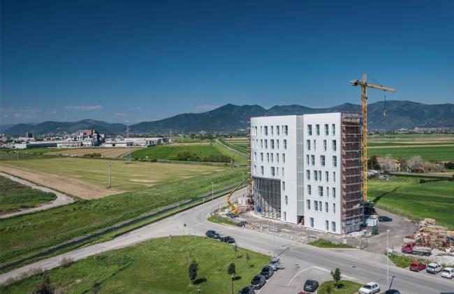 BIM建筑|蓝白日幕下的宏大雕塑:意年夜利Forti Holding Spa 总部与办公楼 / ATIproject BIM建筑|蓝白日幕下的宏大雕塑:意年夜利Forti Holding Spa 总部与办公楼 / ATIproject