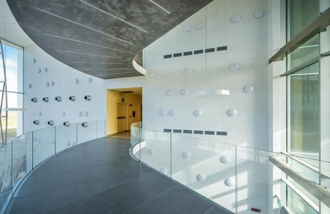 BIM建筑|蓝白日幕下的宏大雕塑:意年夜利Forti Holding Spa 总部与办公楼 / ATIproject BIM建筑|蓝白日幕下的宏大雕塑:意年夜利Forti Holding Spa 总部与办公楼 / ATIproject