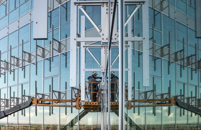 BIM建筑|蓝白日幕下的宏大雕塑:意年夜利Forti Holding Spa 总部与办公楼 / ATIproject BIM建筑|蓝白日幕下的宏大雕塑:意年夜利Forti Holding Spa 总部与办公楼 / ATIproject