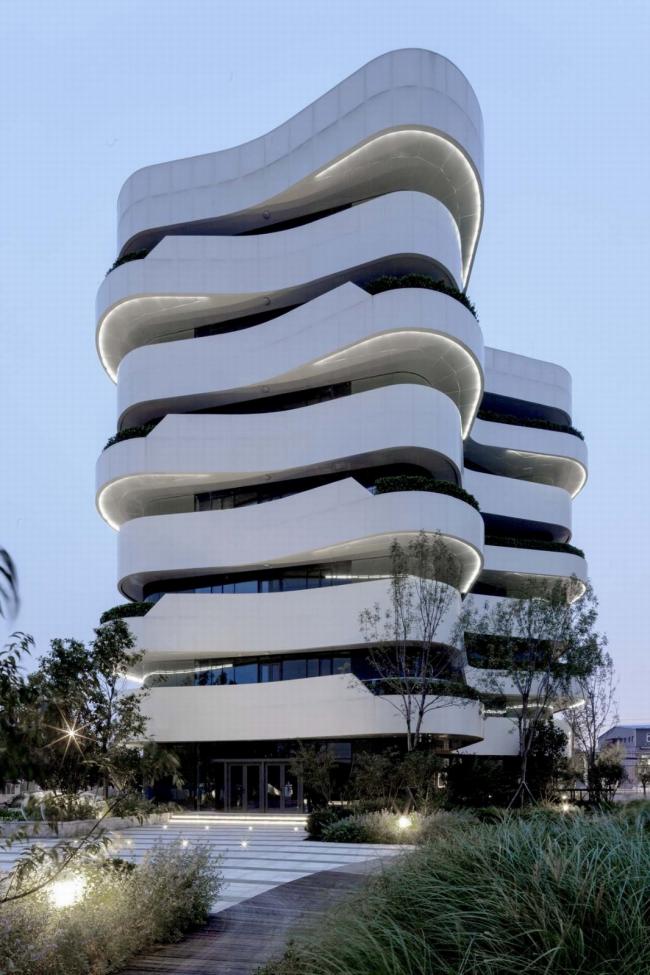 BIM建筑|宛若柔柔翻腾的海浪:天筠产业办公组团 / 第一实践建筑设计 BIM建筑|宛若柔柔翻腾的海浪:天筠产业办公组团 / 第一实践建筑设计