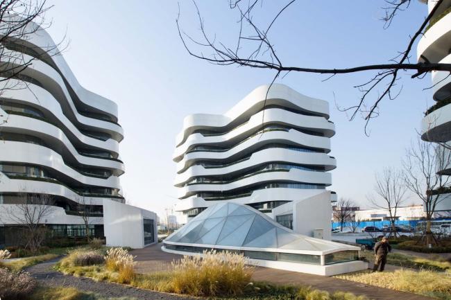 BIM建筑|宛若柔柔翻腾的海浪:天筠产业办公组团 / 第一实践建筑设计 BIM建筑|宛若柔柔翻腾的海浪:天筠产业办公组团 / 第一实践建筑设计