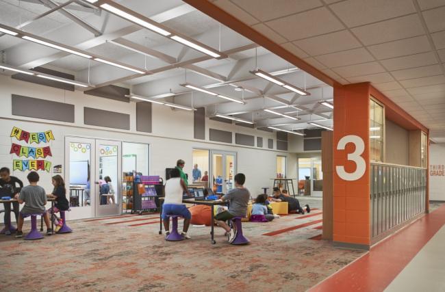 BIM建筑|开放互动,融进几何元素:罗克福德公立小学 / CannonDesign BIM建筑|开放互动,融进几何元素:罗克福德公立小学 / CannonDesign