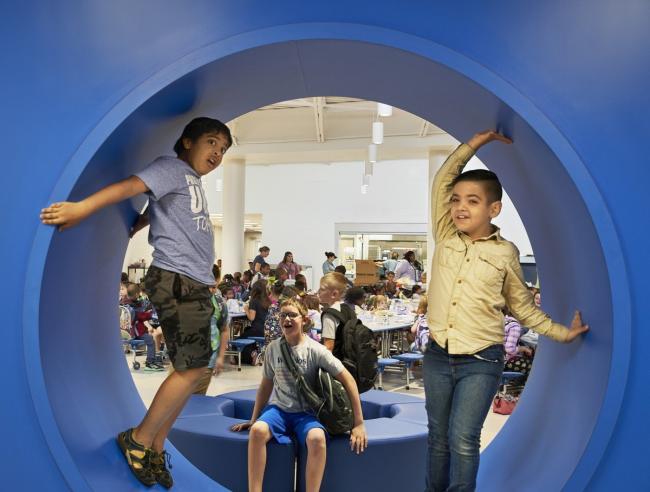 BIM建筑|开放互动,融进几何元素:罗克福德公立小学 / CannonDesign BIM建筑|开放互动,融进几何元素:罗克福德公立小学 / CannonDesign