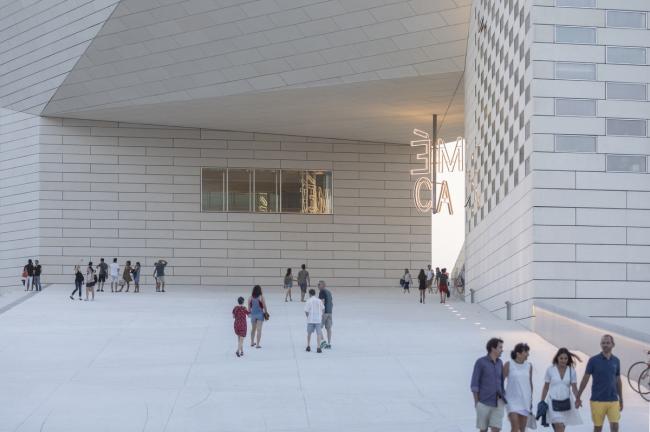 BIM建筑|“MÉCA文化经济创意中间”,喷砂混凝土的资料质感 / BIG BIM建筑|“MÉCA文化经济创意中间”,喷砂混凝土的资料质感 / BIG